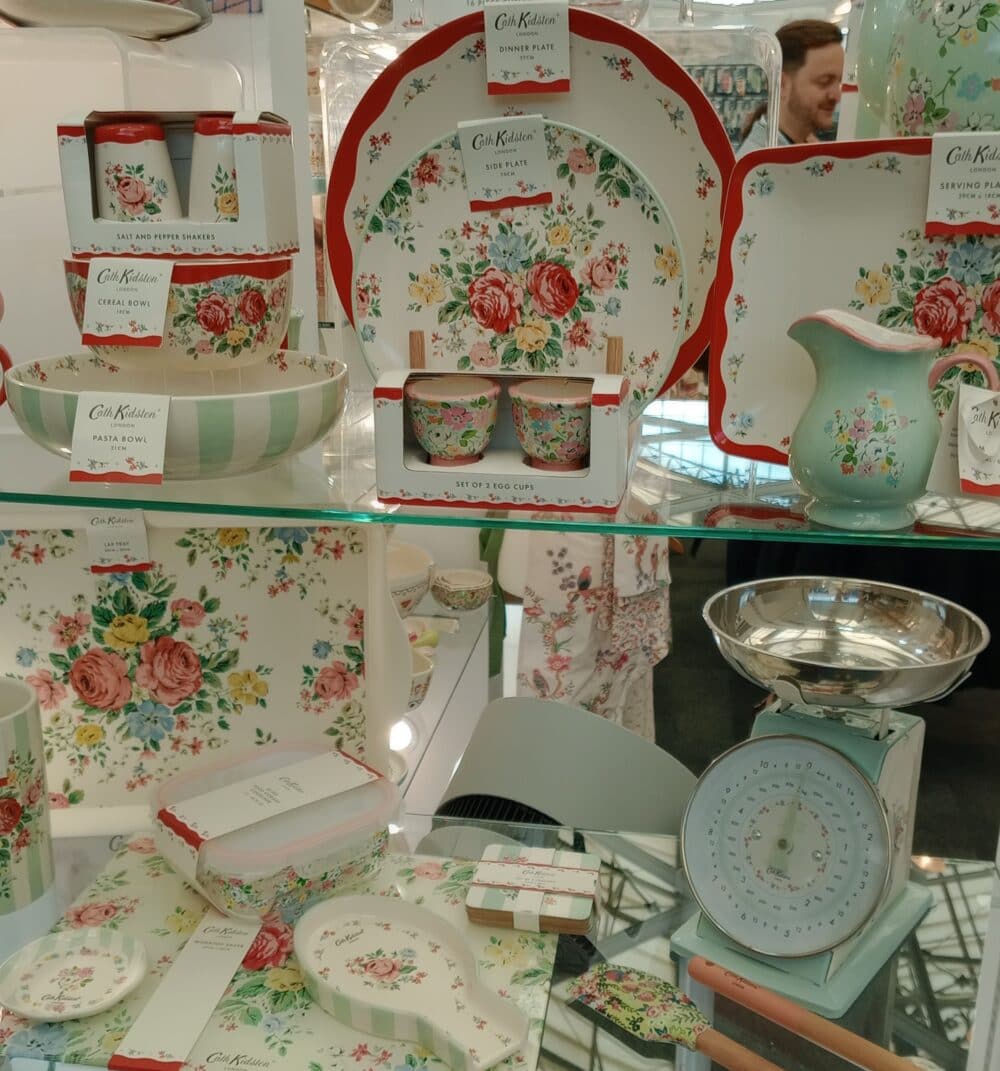 Farmhouse Kitchen Accessories and Tableware - Add Timeless Charm to Your Home 2 Add Charm to Your Kitchen