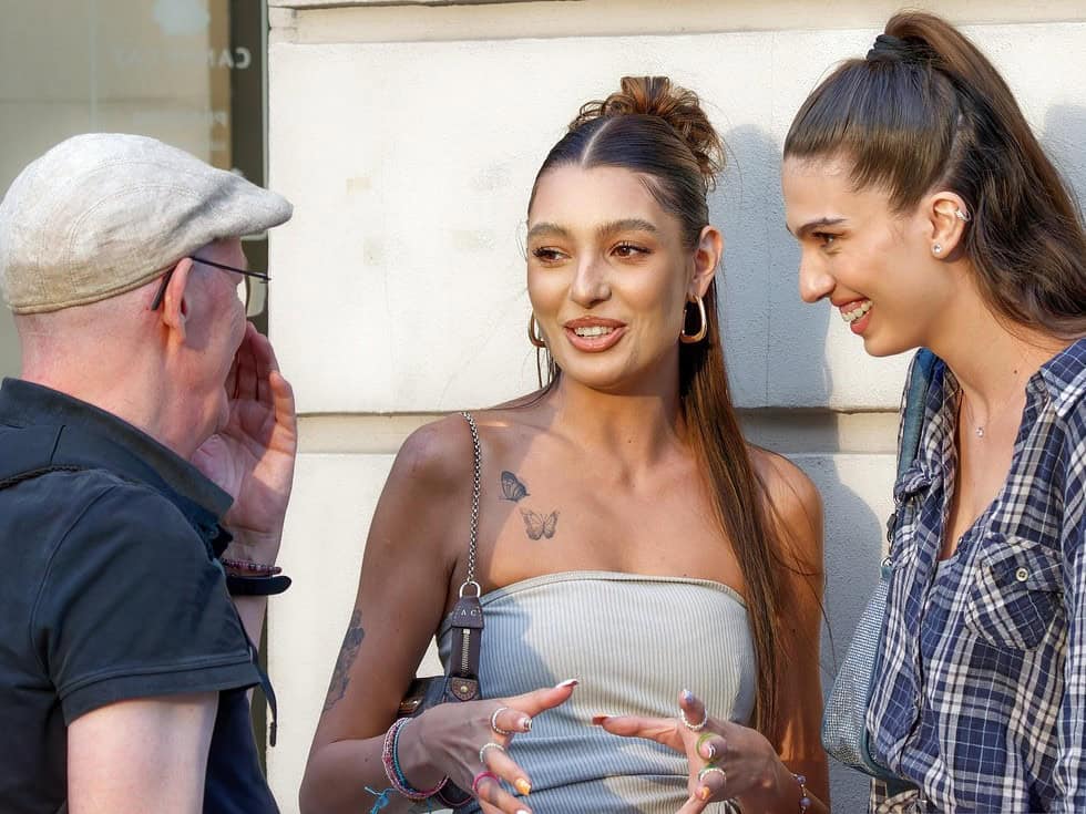 Talking to Your Neighbour Talking to Your Neighbour