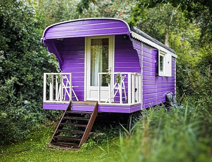 Eco-Lodges & Off-Grid Cabins Eco-Lodges & Off-Grid Cabins