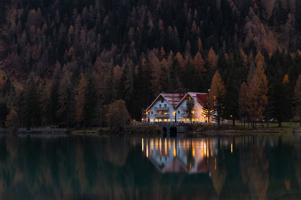 4 Advantages of Building A Home In a Natural Setting 1 Building A Home In a Natural Setting