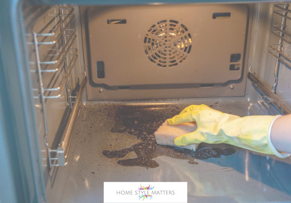Why Kitchen Ovens Become Greasy So Quickly in Busy Homes 1 Why Kitchen Ovens Become Greasy