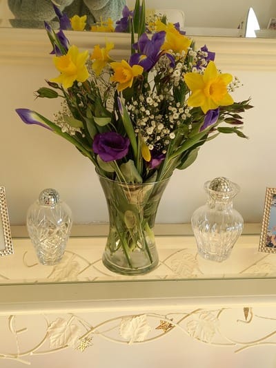 Decorate with Spring Flowers & Faux Greenery Decorate with Spring Flowers & Faux Greenery