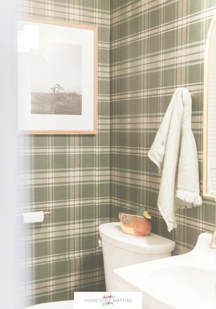 5 Reasons It’s Time for a Professional Bathroom Makeover 1 outdated bathroom